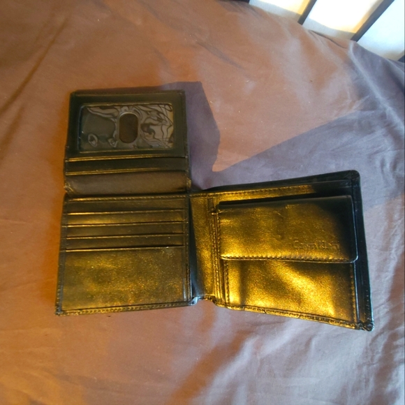 Calvin Klein Genuine Leather Wallet - Picture 2 of 4
